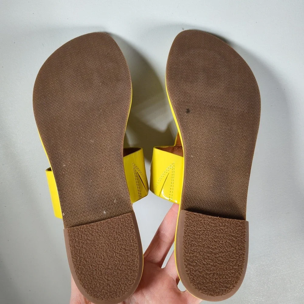 J. McLaughlin Nora Patent Leather Yellow Thong Sandals Flat Slides Womens 9